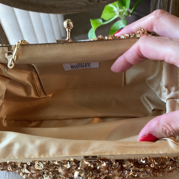 Belle Badgley Mischka Clutch - Picture 6 of 11